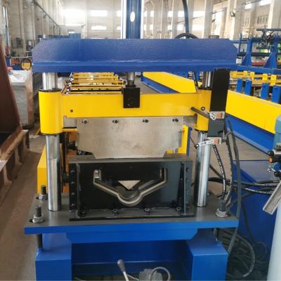 China 7,5 Kilowatt Leistungsstärke Ridge Capping Roll Forming Machine mit Perforierung zu verkaufen