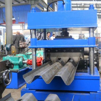 Cina Rotolo della guardavia della strada principale di 3 onde che forma la bobina galvanizzata 1mm-4mm della macchina in vendita