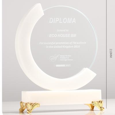 China Europe Style New Custom Selling White Best Crystal Plate Trophy Award Clear Wooden Around Activity Crystal Trophy With Shape Base for sale