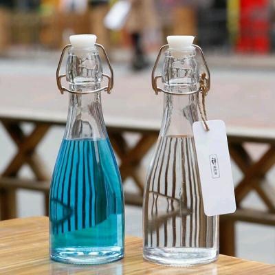 China Mini Sustainable Glass Water Bottle With Locking Lid for sale