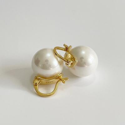 China TRENDY Hot Sale 925 Sterling Silver Gold Plated Hoop Pearl Earrings For 2021 Women for sale