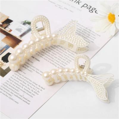 China Hair accessories Korean version of the fashionable white plastic ladies fish tail headdress delicate pearl hair claw hairpin wholesale for sale