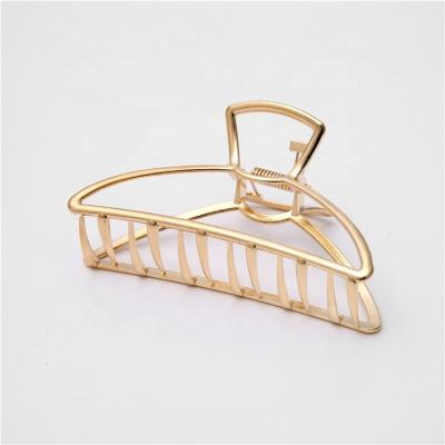 China Hair Accessories 10 cm Simple Smooth Strange Claw Semicircular Clip Alloy Hand Hair Clip Accessories Wholesale for sale