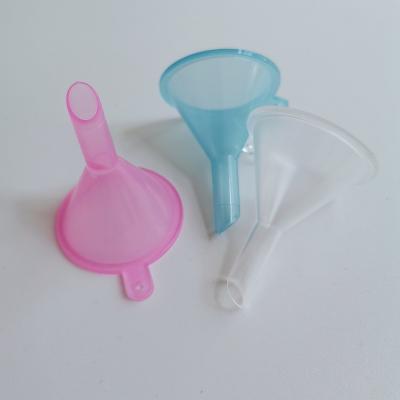 China Eco-friendly Mini Pink Mascara Funnel Tool Loading Lipliner Perfume Essential Oil Light Blue Triangular Funnels for sale