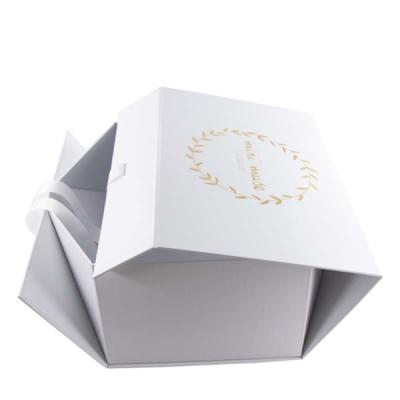 China Hot Sale Recyclable Recoverable Rectangle White Folding Cake Paper Custom Gift Box for sale