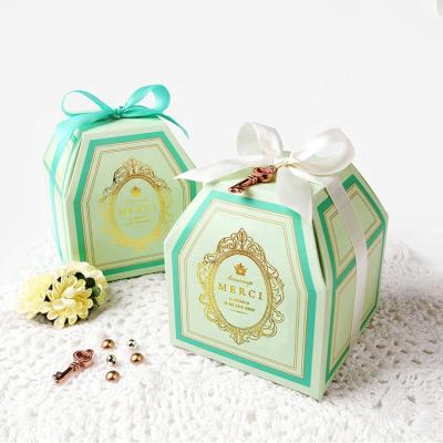 China Recyclable Custom Printed Cute Pattern Macaron Cookie Packaging Paper Box for sale