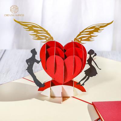 China 2022 Universal Hot Sale 3D Flying Heart And Couple Pop Up Valentine's Day Card for sale