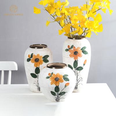 China Minimalist newcomers ceramic and porcelain wedding vases for home decor for sale