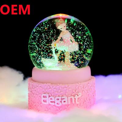 Cina Custom Polyresin Princess Light Up Water Globe Princess Snow Globe Con Music Box in vendita