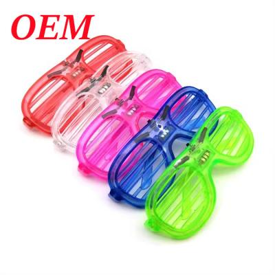 China Led Flashing Heart Shape Plastic Glasses Light Up Toys Glowing Party Glasses for sale