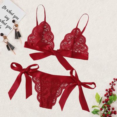 China Seamless Lace Lingerie Sexy Bra Set Sleeveless V-Neckline Ribbons Suggest Bralette Underwear Sexy Scallop Hollow Out Lace Panties Set for sale