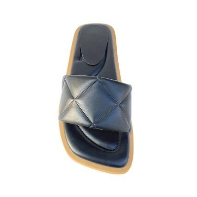 China New summer trend fashion design clean face diamond flat bottom wear-resistant non - slip leather sandals with rubber for sale