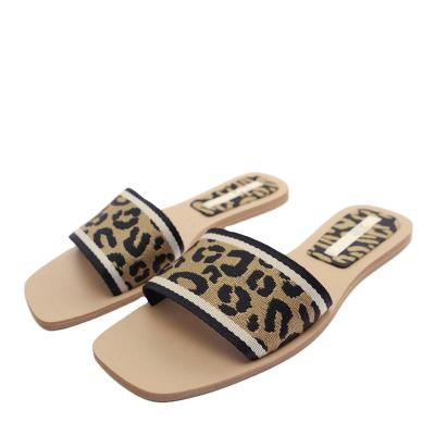 China Fashion Trend Summer Sandals Women's Shoes Fashion Leopard Print Lightweight Slippers New Design Flat Sandals for sale