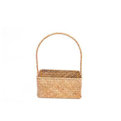 China Traditional French Grass Woven Straw Basket Market Basket Home Decor Storage Basket for sale