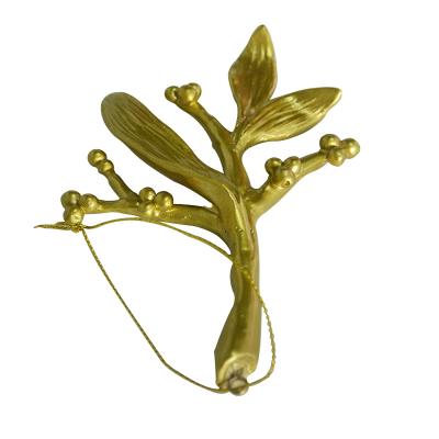 China Decorate Christmas Tree 2021 Resin Gold Luxury Branches Leaves Baby's First Christmas Ornament For Christmas Tree Decor for sale