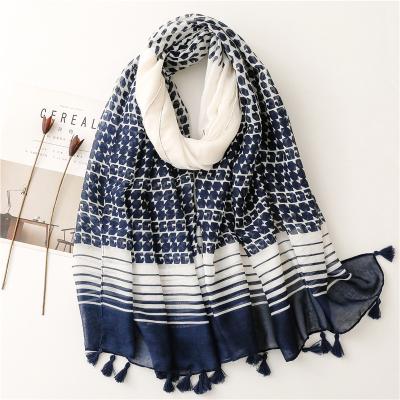 China Luxury Muslim Tassels Hijab Fashion Vintage Print Scarf Shawl Women Tassels Scarves for sale