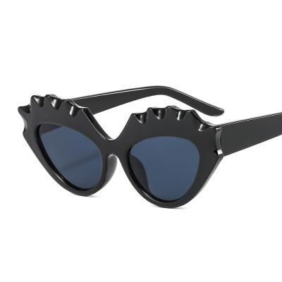 China Fashion Sunglasses 2022 New Personality Cat Eye Ladies Sunglasses Lace Frame Fashion Catwalk Small Sunglasses UV400 Fashion Sunglasses for sale