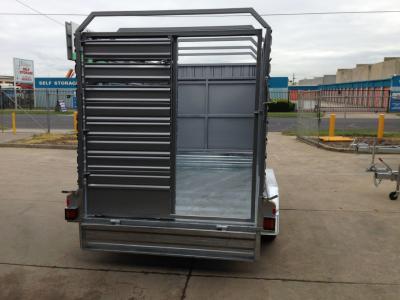 China Double Axle Cattle Crate Trailer With An Extra Wheel / Hydraulic Brake Drum for sale