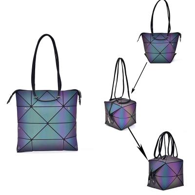 China Changeable Lady Geometry Rhombus Shoulder Reflective Handbag Folded Holographic Tote Bag For Women for sale