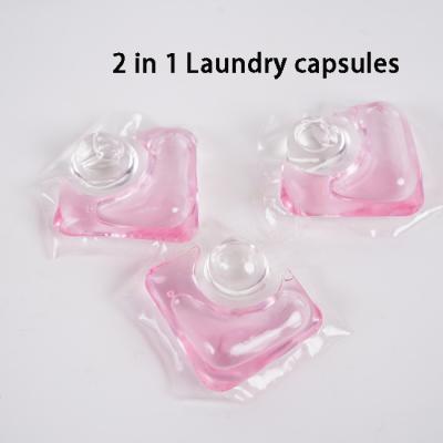 China Las cápsulas de lavandería de doble cámara esterilizan, eliminan ácaros, protegen el color y dejan fragancia para una limpieza profunda. en venta