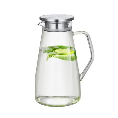 China 1.7L Glass Water Pitcher With Strainer Lid Glass Beverage Carafe For Juice Lemon Water Iced Tea Glass Jug for sale