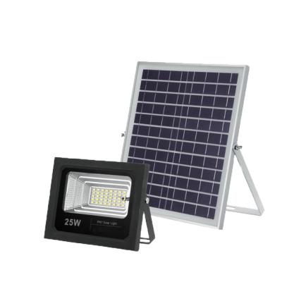 China Hot Selling 25W Garden Special IP67 Die Casting Solar LED Flood Light With Light Sensor for sale