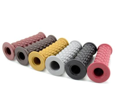 China Customer request OEM handlebar bicycle grips made from plastic or silicone or rubber/grip rubber cover for sale