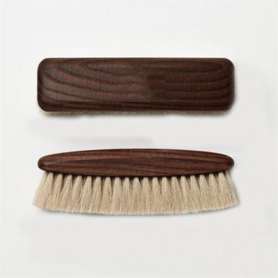 China Easy Clean Source Supplier Dark Animal Brown Oak Handle Premium Horse Shoe Brush for sale