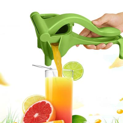 China Plastic Citrus Manual Lemon Squeezer Squeezer Car Hand Pomegranate Fruit Orange Juice Extractor for sale