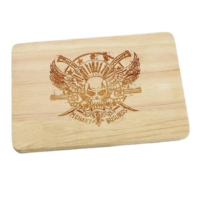 China Sustainable Natural Rubber Wood Kitchen Cutting Cutting Board for sale