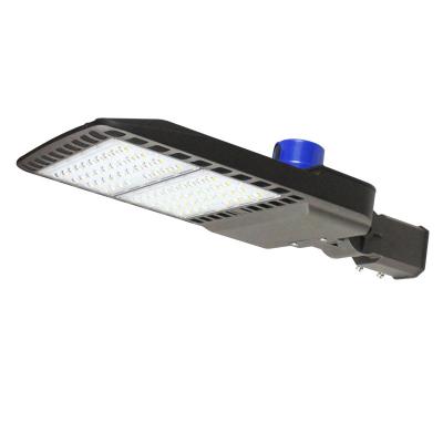 China Exterior 150 Watt LED Parking Lot Lights 19500lm Warm White Pole Mounted Area Light for sale