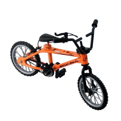 China Mini finger toy riding car small wheel alloy car cute bicycle model double rod bicycle for sale