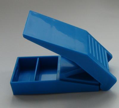 China promotional plastic tablet / pill box with cutter, crusher, ST4004 for sale