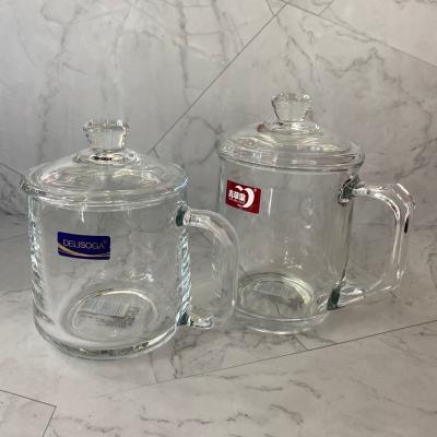 China Sustainable New Wholesale Glass Water Cup With Lid For Wedding Vacation And Home Use for sale