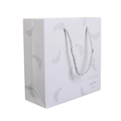 China OEM Recyclable Custom Luxury Laminated Gift Bag , Paper Shopping Bag With Handle for sale