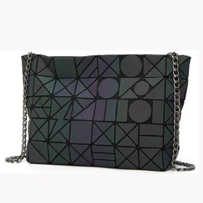 China Diamond Lattice Luminous Single Shoulder Women'S Messenger Bag for sale