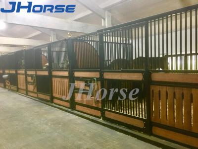 China Graneros de caballo europeos de madera de bambú de 10 pies con la puerta deslizante en venta