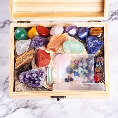 China China Customize Healing Crystals Set For Raw Rough Stones Beginners Kit Tumbled Stone Chakra Set In Square Wood Box For Gift for sale