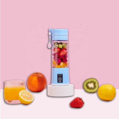 China Protable Fruit Juicer Free Sample Good Quality USB Rechargeable Portable Fruit Juicer Blender for sale