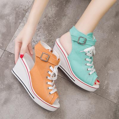 China Fashion Trend Women's Classic Canvas High Top Sneakers Trending White Casual Skateboarding Shoes For Women Custom Sneakers for sale