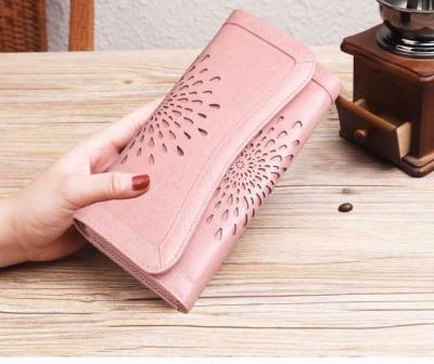 China Vintage Custom Stylish Carved Leather Clutch Branded Clips Long Female Coin Zipper Purse For Women Carved Design Leather Purse for sale