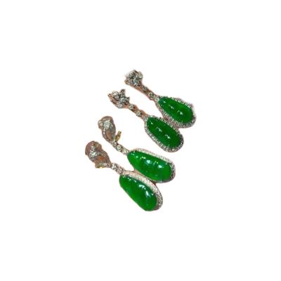 China The jade in pairs of cost-effective earrings is a perfect little shop with the two colors for sale