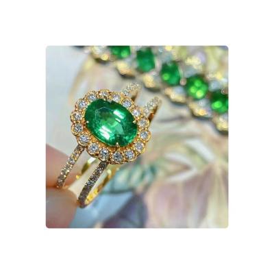 China CLASSIC Haute Couture Jewelry Classic Inlaid 1 Carat Natural Vivid Emerald Green Diamond 18k Gold Ring for sale