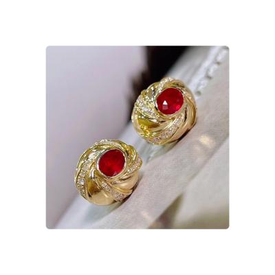 China Natural Unheated Diamond 5.12 g 18k White Gold Ruby 0.4 Carat Vintage 1.2 Carat Pigeon Blood Earrings for sale