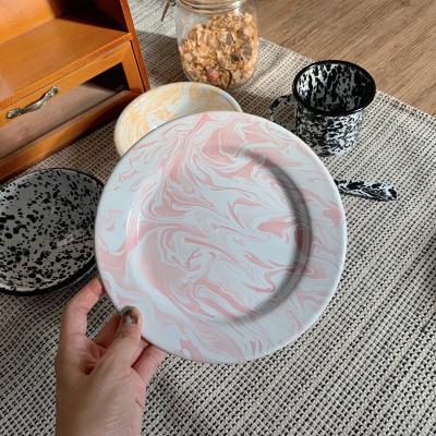 China 18cm 20cm 22cm 24cm Enamel Dinner Dish Camp Splatter Camp Viable Outdoor White Red Flat Round Splatter Custom Dishes for sale