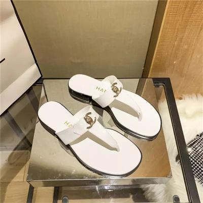 China 2022 Summer Beach Fashion Trend Plus Size Sandals Ladies Flat PU Leather Flip Flops Fashion Slippers for sale