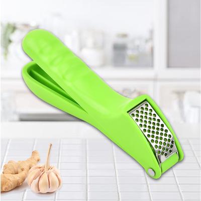 China Viable Multifunctional ABS Handle Manual Garlic Press Onion Ginger Garlic Crusher Kitchen Instrument for sale