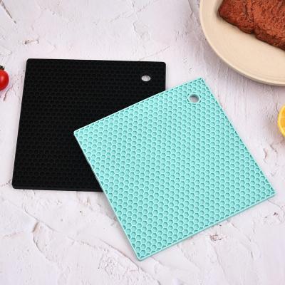 China Universal Viable Heat Insulation Silicone Honeycomb Pad Kitchen Utensils Pot Protector Tripod Non-Slip Pad for sale