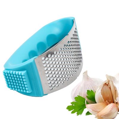 China Sustainable Garlic Press Rocker Stainless Steel Garlic Meat Grinder Grinder and Peeler with Plastic Handle for sale