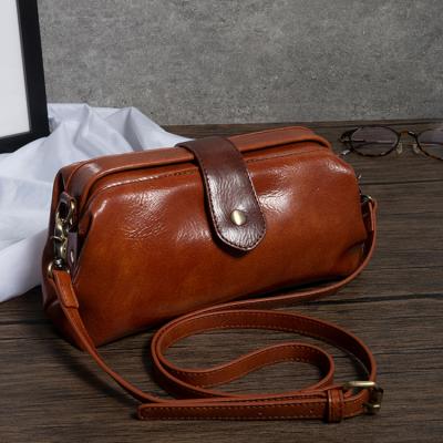 China Lady Amason Hot Sale Vintage Women Cross - Body Bag In Stock Leather Color Matching Cross - Body Shoulder Bag Doctors Handbags for sale